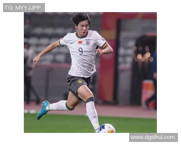 中国足球顶级球星是谁 当前最具影响力的球员及其成就解析