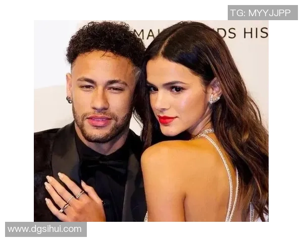 足球巨星玩游戏抽到自己身影喜悦表情曝光粉丝疯狂点赞热议 足球巨星玩游戏抽到自己身影喜悦表情曝光粉丝疯狂点赞热议